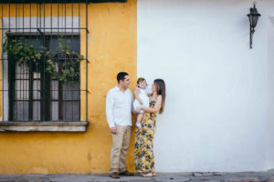 Sesión de fotos de familia en Antigua Guatemala